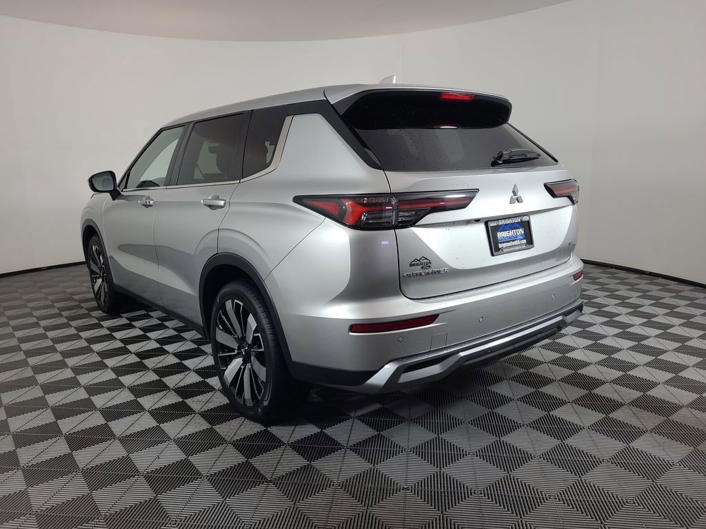 Used 2025 Mitsubishi Outlander AWD image 5