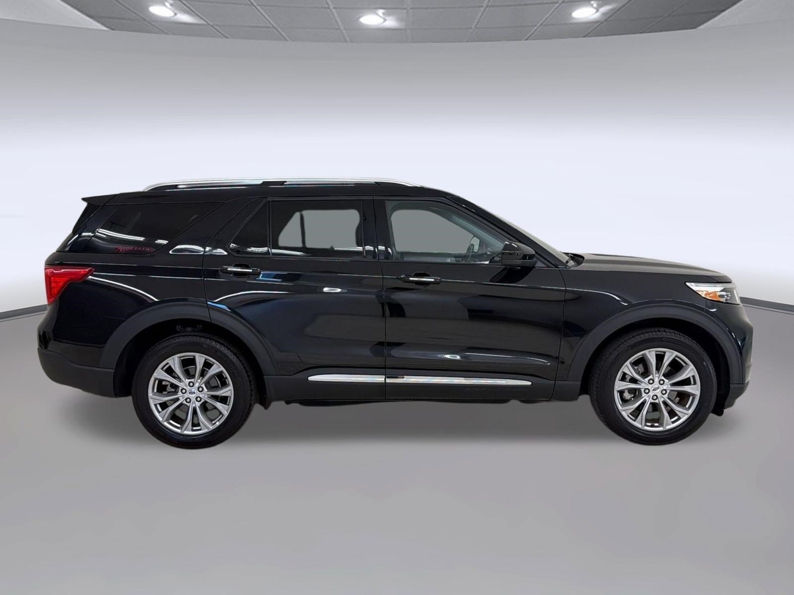 Certified 2024 Ford Explorer Limited AWD/4WD image 8