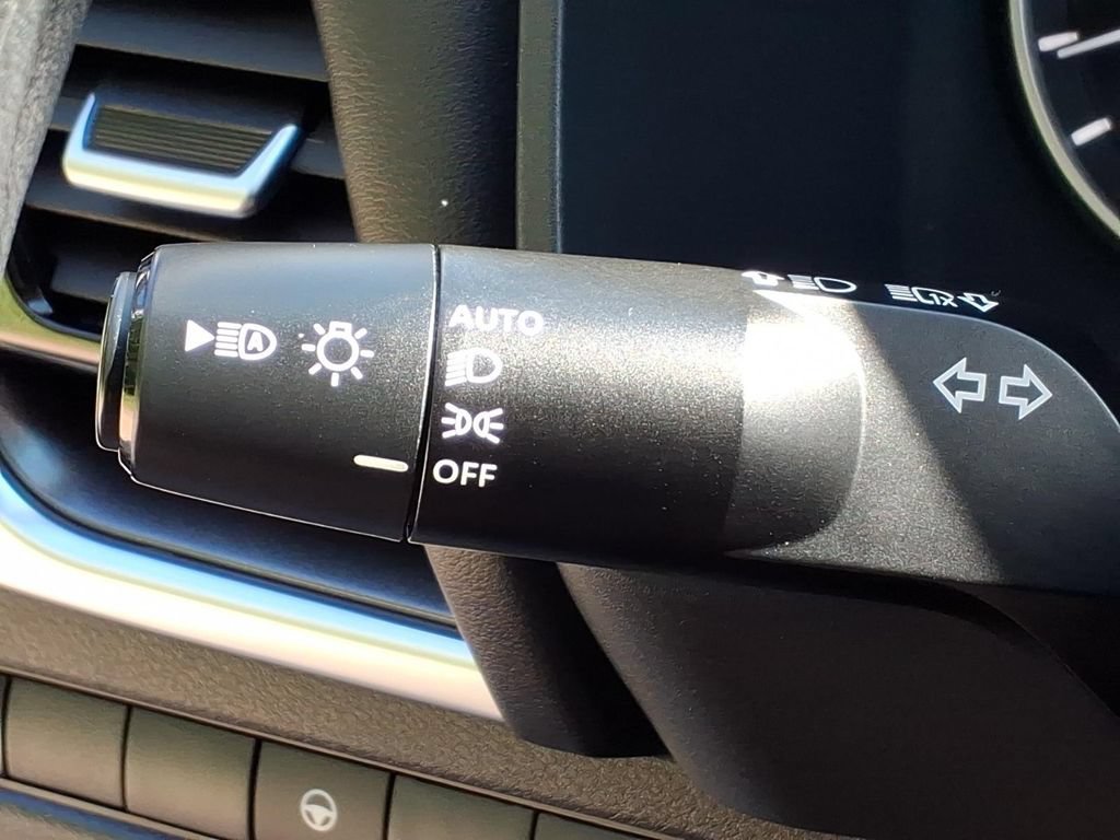 Used 2023 Nissan Rogue SV AWD/4WD image 29