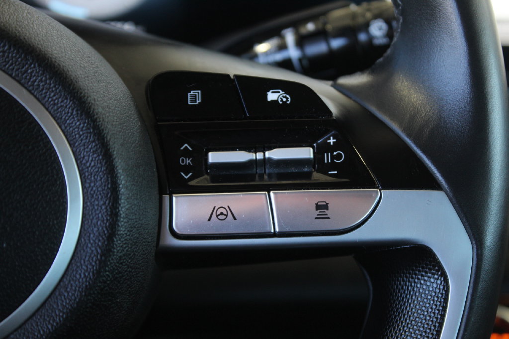 Used 2025 Hyundai Elantra SEL FWD image 29