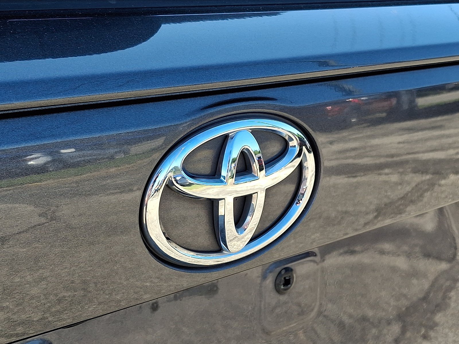 Used 2019 Toyota RAV4 LE FWD image 29