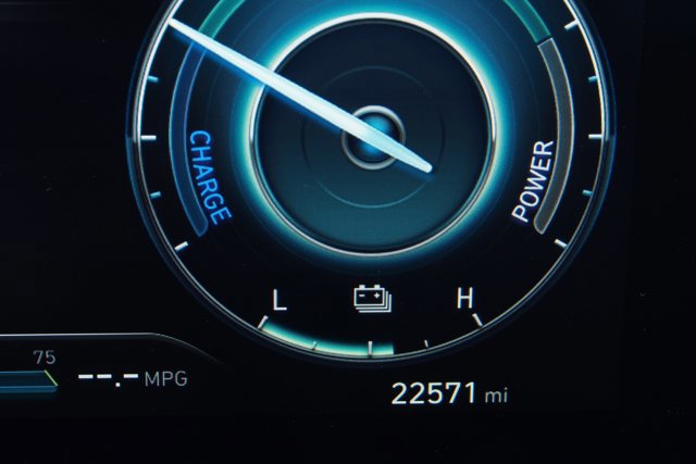 Used 2023 Hyundai Elantra Limited image 31