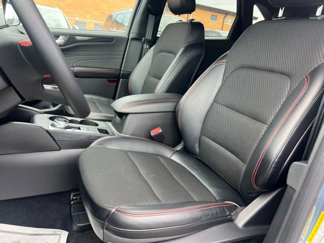 Certified 2025 Ford Escape ST-Line AWD/4WD image 18