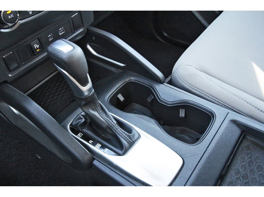 Used 2022 Nissan Frontier SV w/ Technology Package image 32