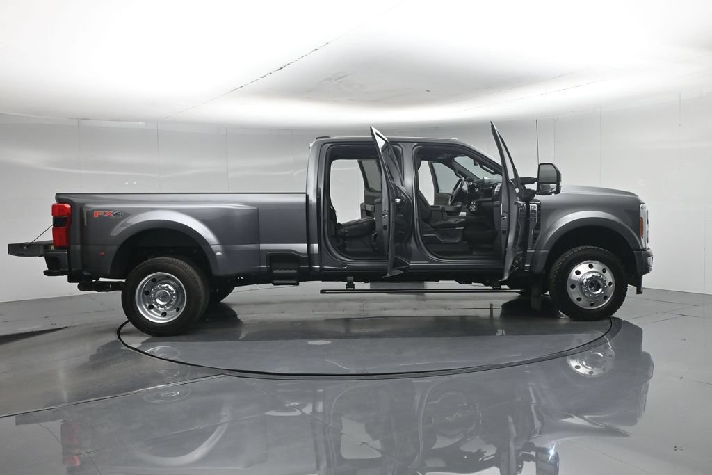 Certified 2023 Ford F450 Platinum w/ FX4 Off-Road Package AWD/4WD image 5