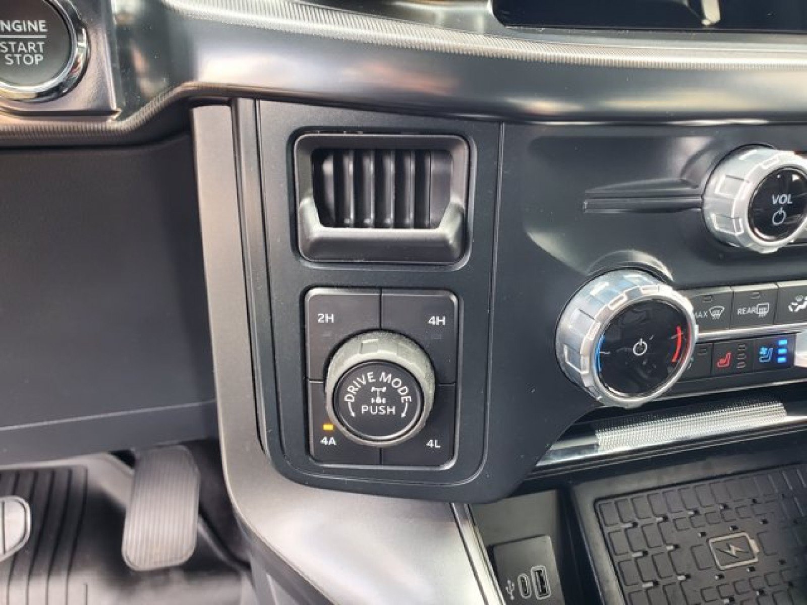 Certified 2025 Ford F150 Lariat w/ Equipment Group 501A Mid AWD/4WD image 25