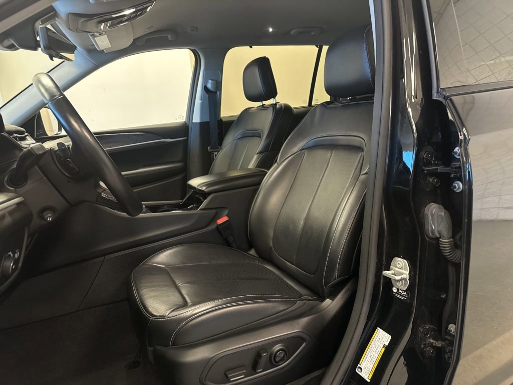 Used 2021 Jeep Grand Cherokee L Limited w/ Luxury Tech Group II image 19