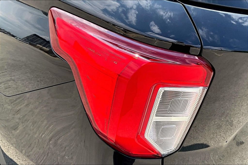 Certified 2022 Ford Explorer XLT w/ Equipment Group 202A AWD/4WD image 30