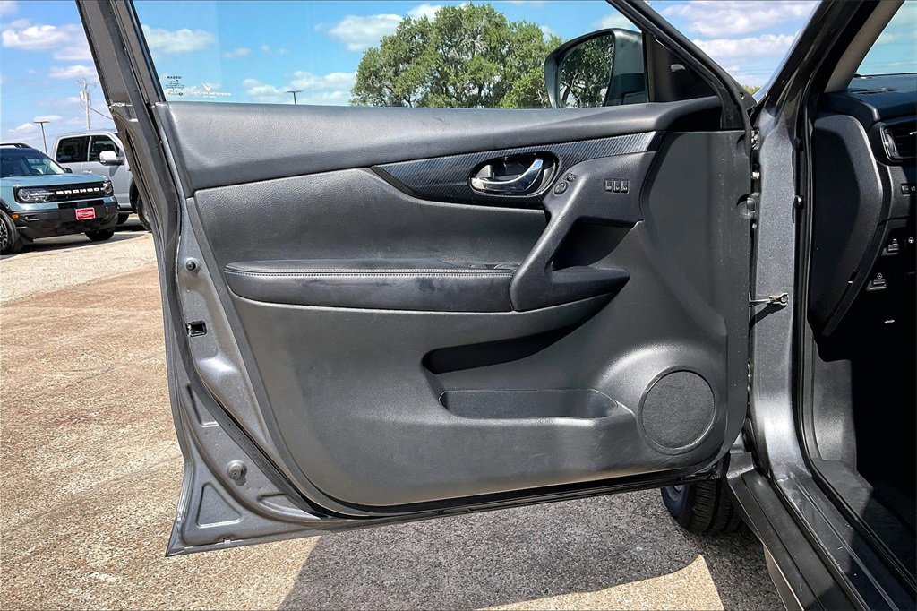 Used 2019 Nissan Rogue SL image 17