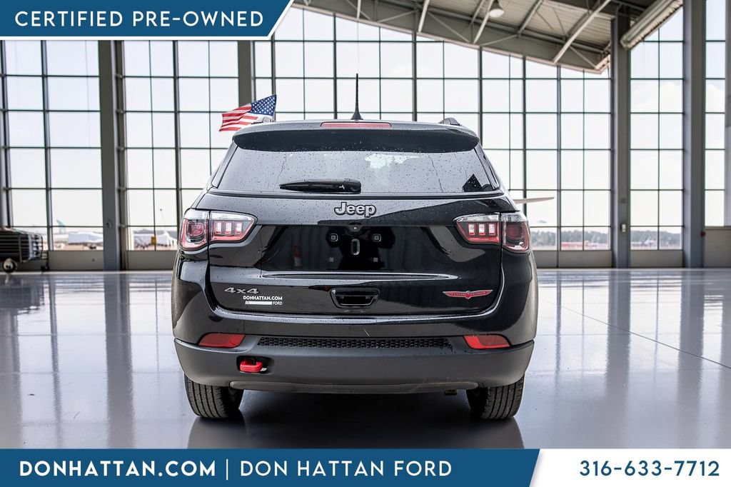 Used 2022 Jeep Compass Trailhawk w/ Trailhawk Convenience Group AWD/4WD image 37