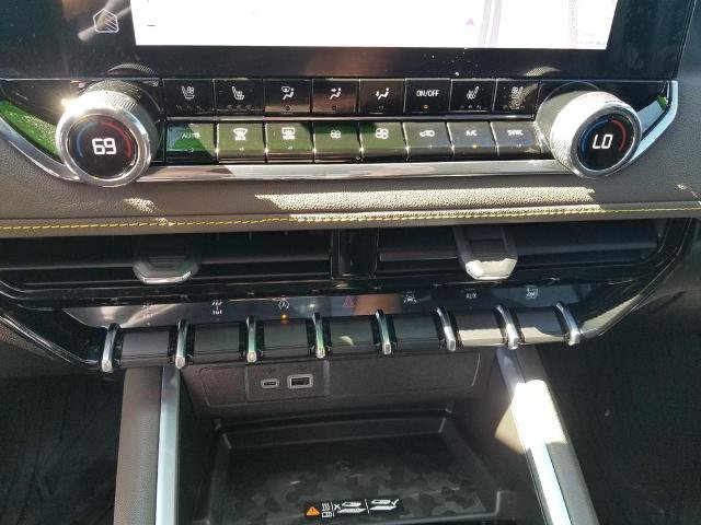 Used 2025 Chevrolet Colorado ZR2 w/ Technology Package AWD/4WD image 26