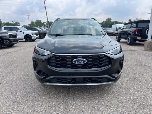 Certified 2024 Ford Escape ST-Line w/ Tech Pack #1 AWD/4WD image 2