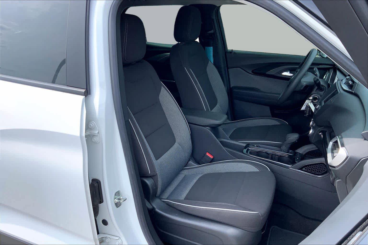 Used 2023 Chevrolet TrailBlazer LS FWD image 9