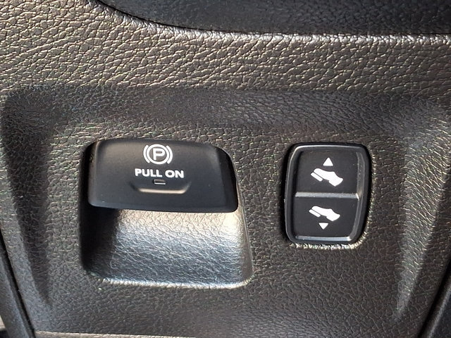 Used 2021 RAM 1500 4x4 Crew Cab image 34