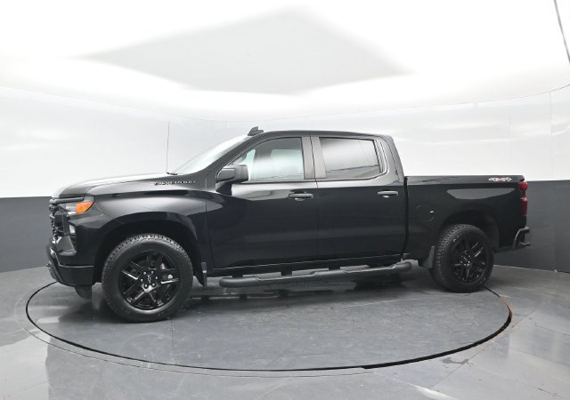 Used 2023 Chevrolet Silverado 1500 Custom w/ 2.7L Blackout Package AWD/4WD image 4