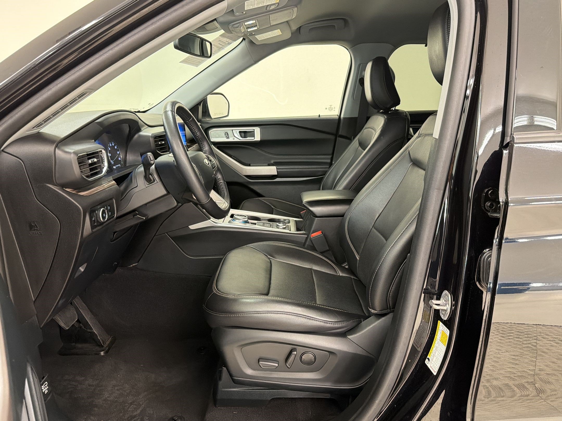 Certified 2024 Ford Explorer Limited AWD/4WD image 5