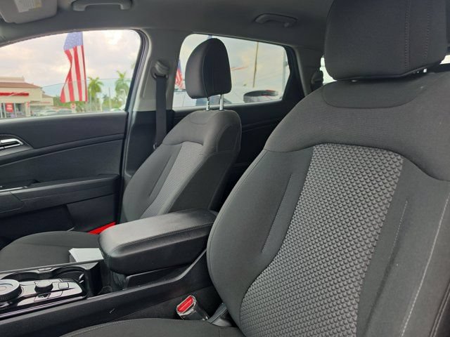 Used 2024 Kia Sportage LX AWD/4WD image 16