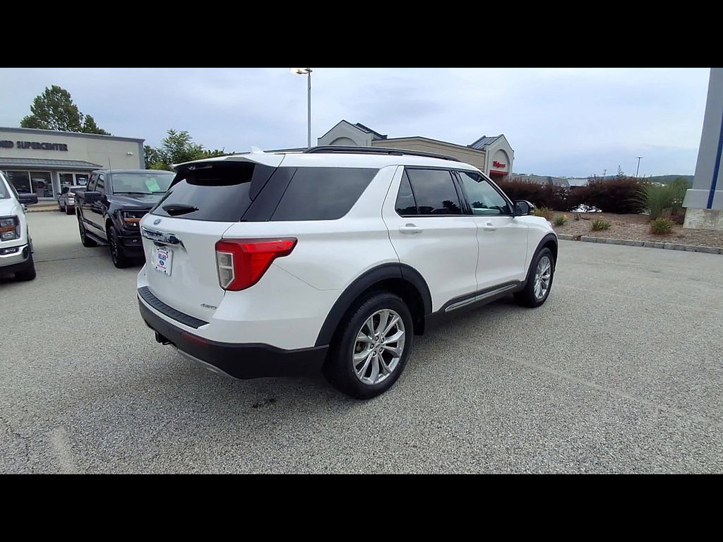 Certified 2024 Ford Explorer XLT w/ Equipment Group 202A AWD/4WD image 8