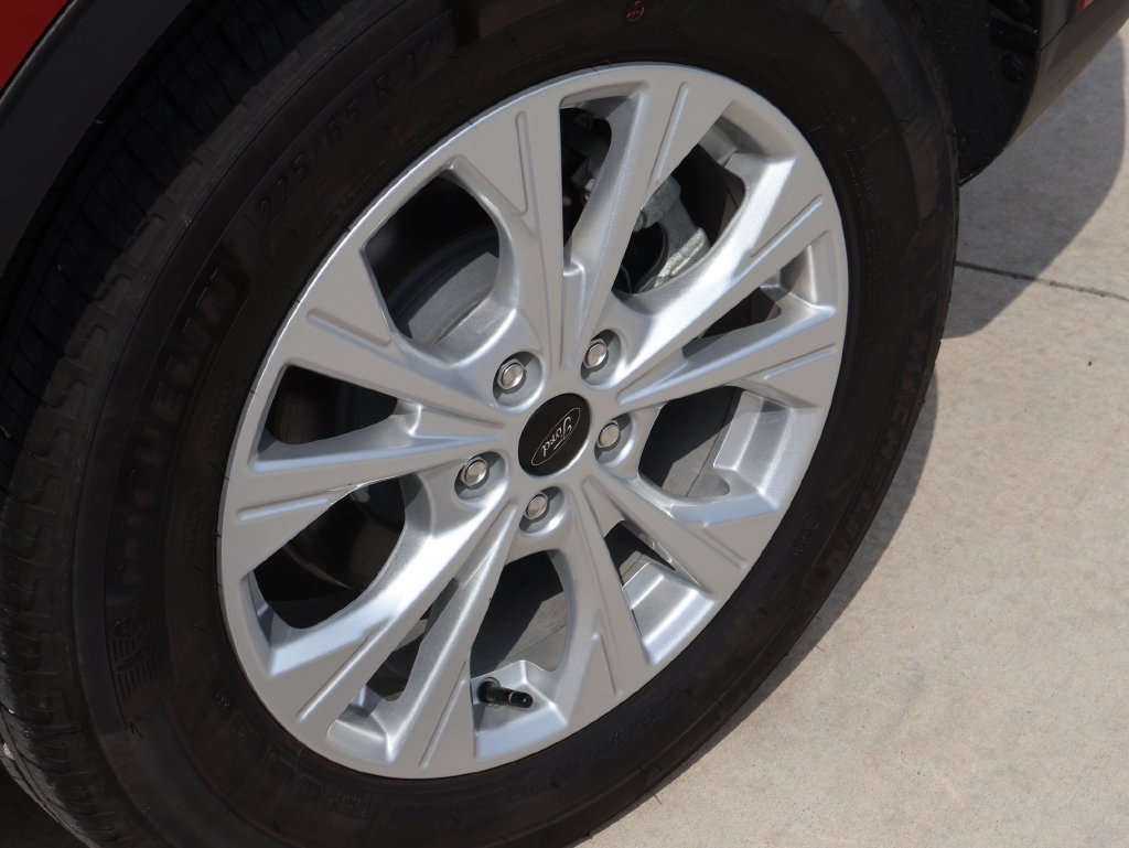 Certified 2025 Ford Escape Active w/ Cold Weather Package FWD image 40