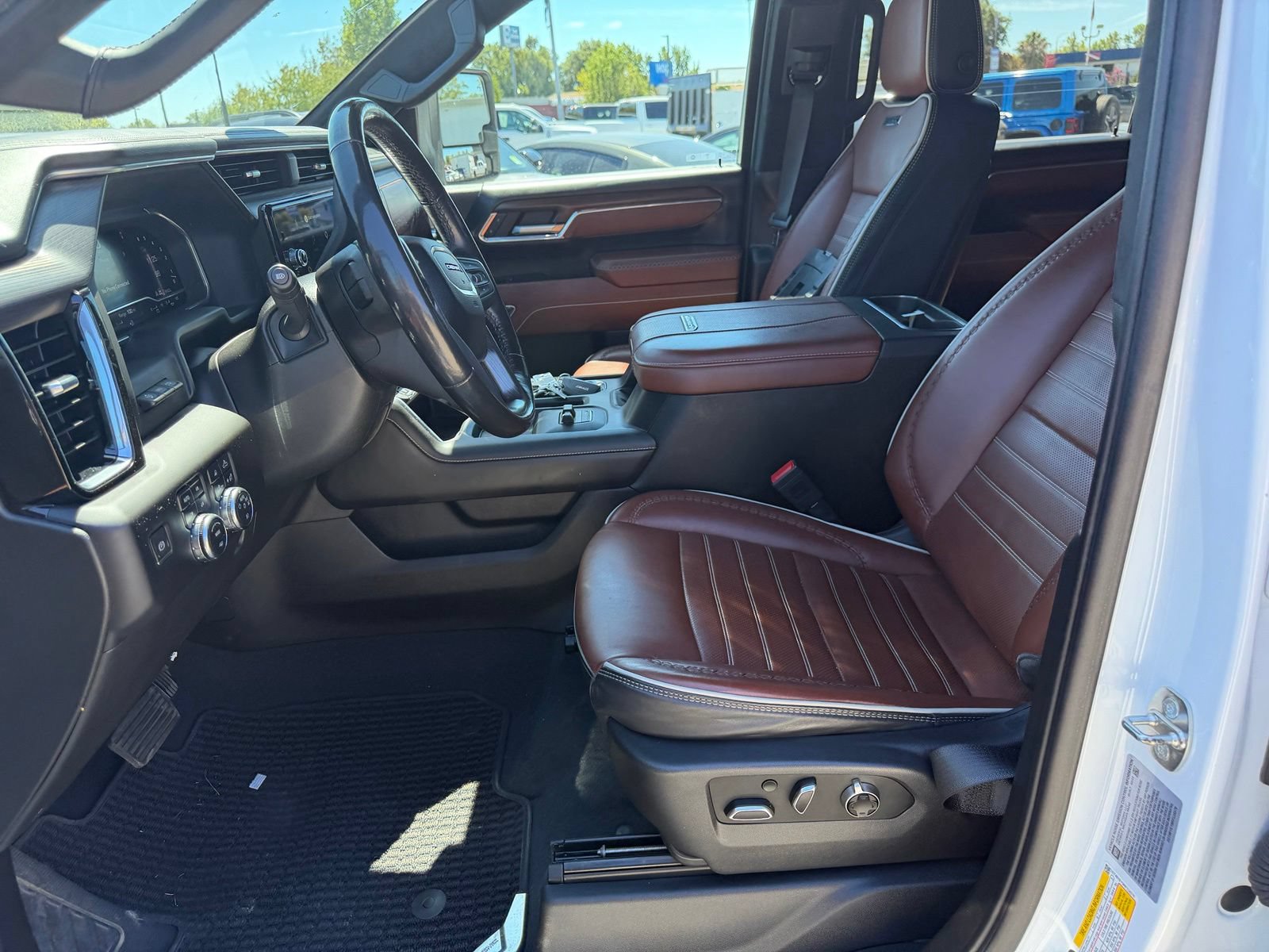 Used 2024 GMC Sierra 3500 Denali Ultimate AWD/4WD image 10