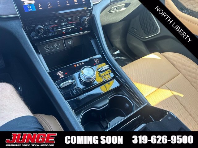 Used 2024 Jeep Grand Cherokee Summit AWD/4WD image 29