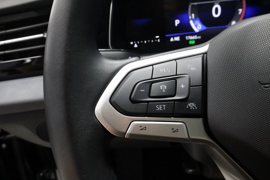 Used 2025 Volkswagen Jetta SE image 26