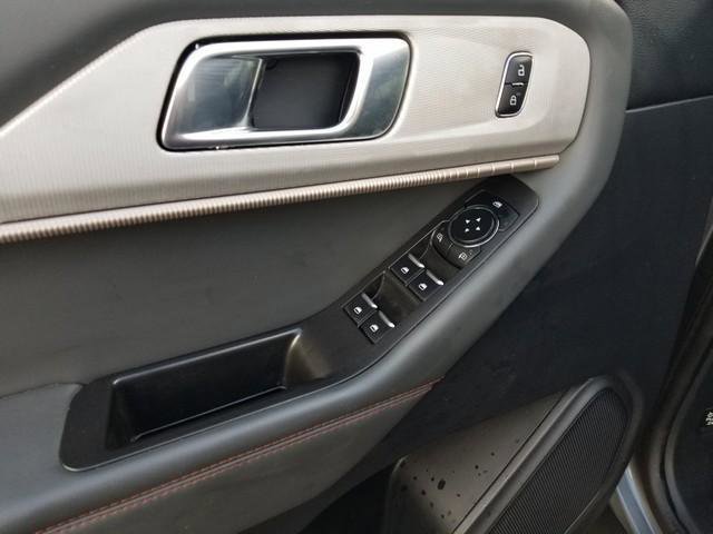 Certified 2025 Ford Explorer Active AWD/4WD image 11