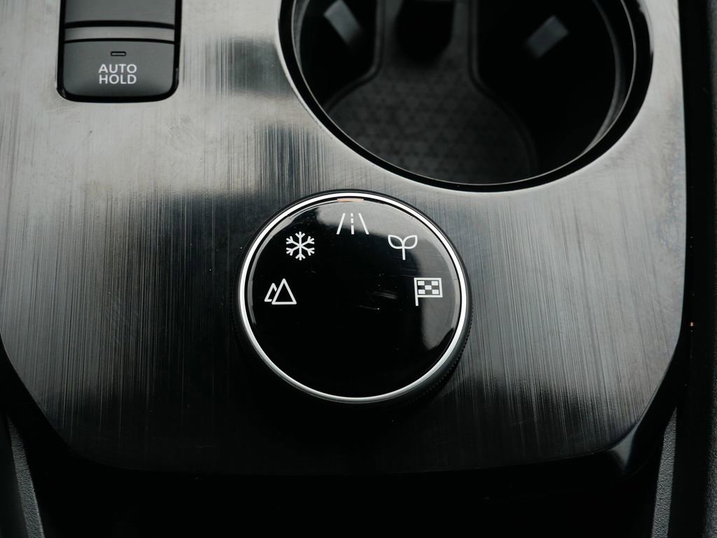 Used 2025 Nissan Rogue SV image 25