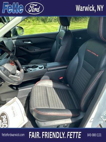 Used 2025 Nissan Rogue SV AWD/4WD image 18