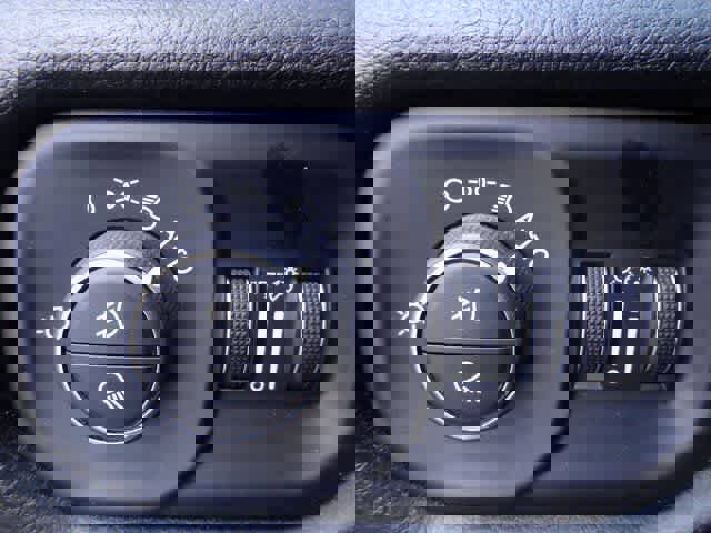 Used 2025 RAM 1500 Laramie image 16