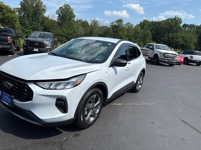 Certified 2025 Ford Escape ST-Line w/ Tech Pack #1 FWD image 3