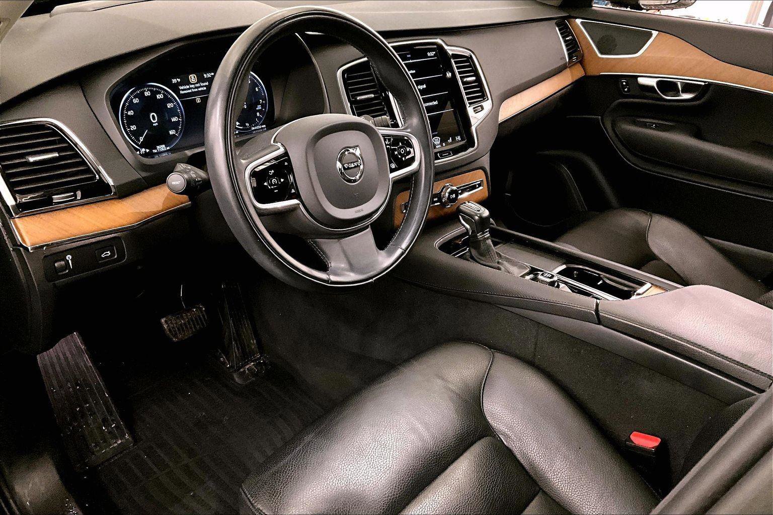 Used 2022 Volvo XC90 T6 Momentum w/ Advanced Package image 12