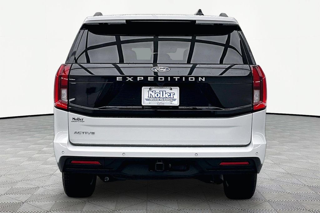 Certified 2025 Ford Expedition Active AWD/4WD image 4