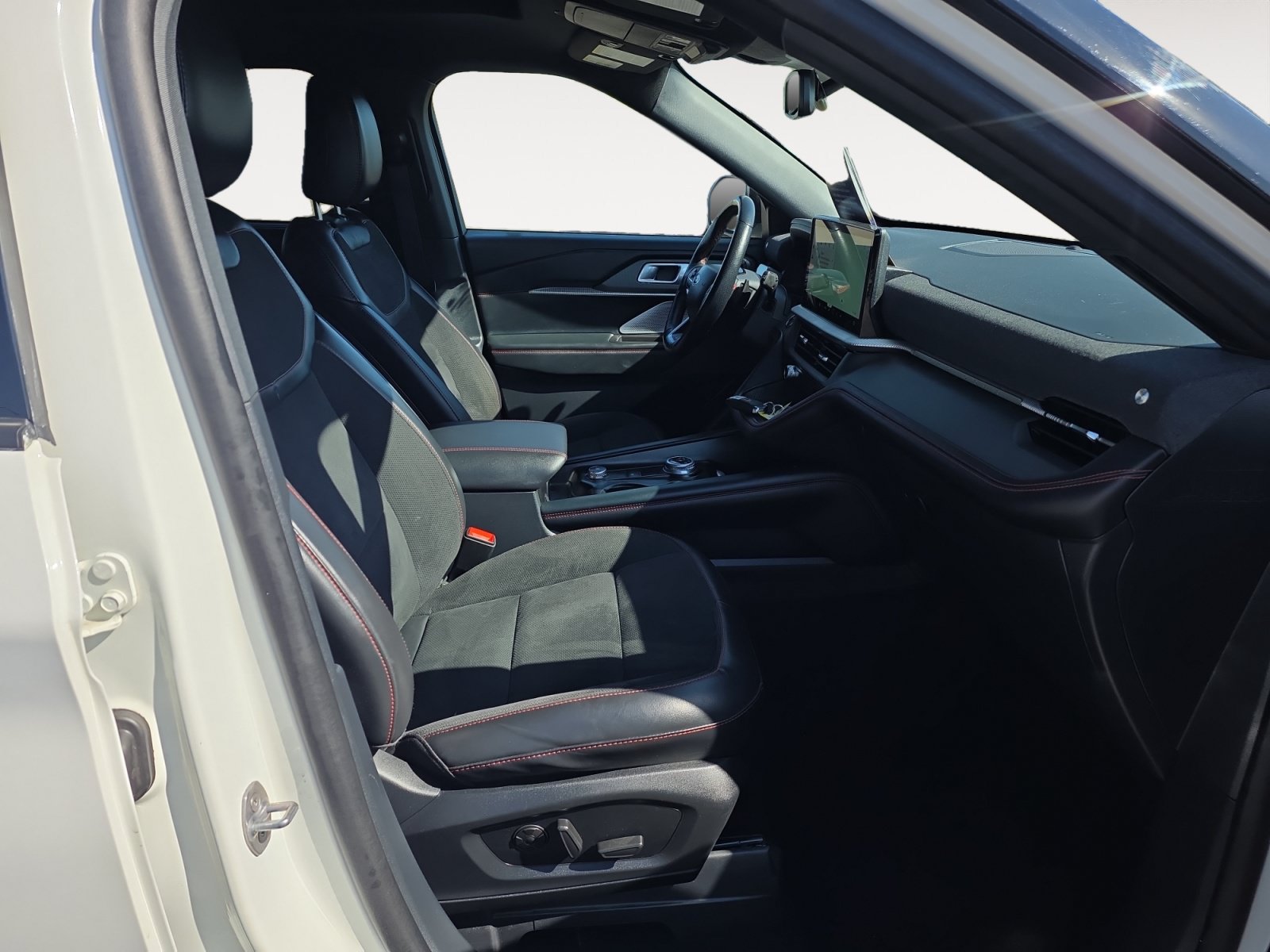 Certified 2025 Ford Explorer ST AWD/4WD image 10
