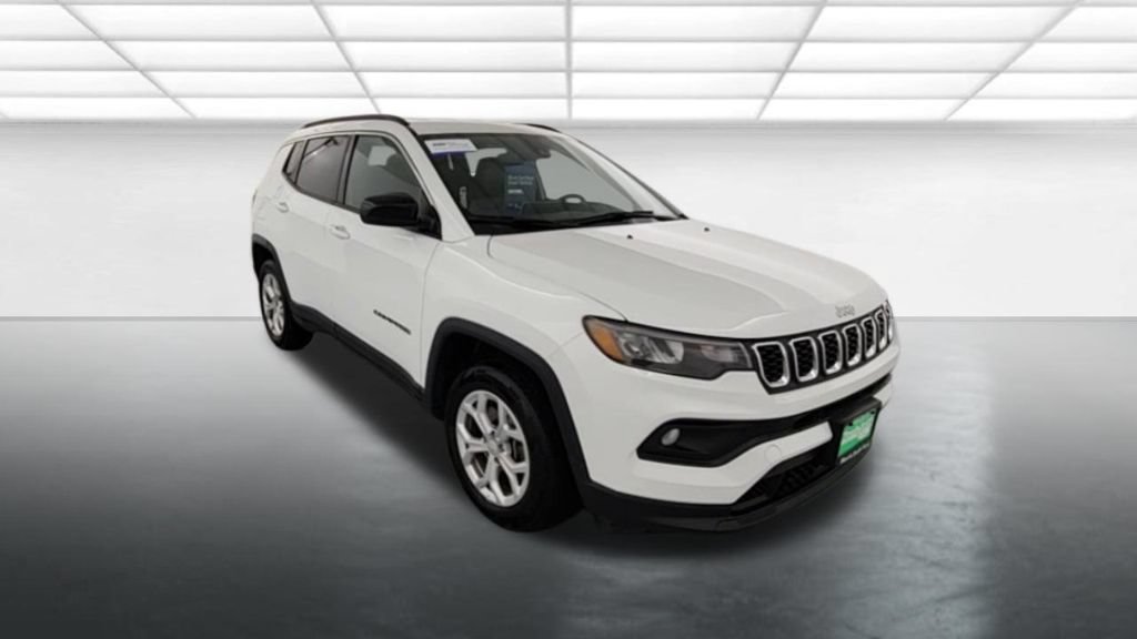 Used 2024 Jeep Compass Latitude AWD/4WD image 9