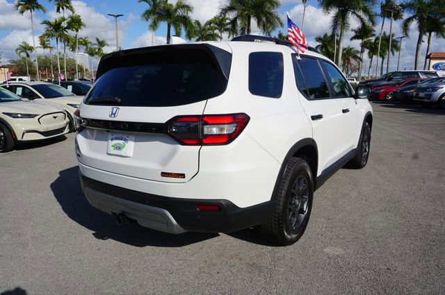 Used 2025 Honda Pilot TrailSport image 3