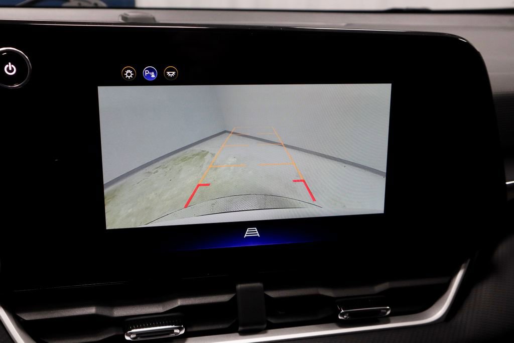 Used 2025 Chevrolet Equinox LT AWD/4WD image 2