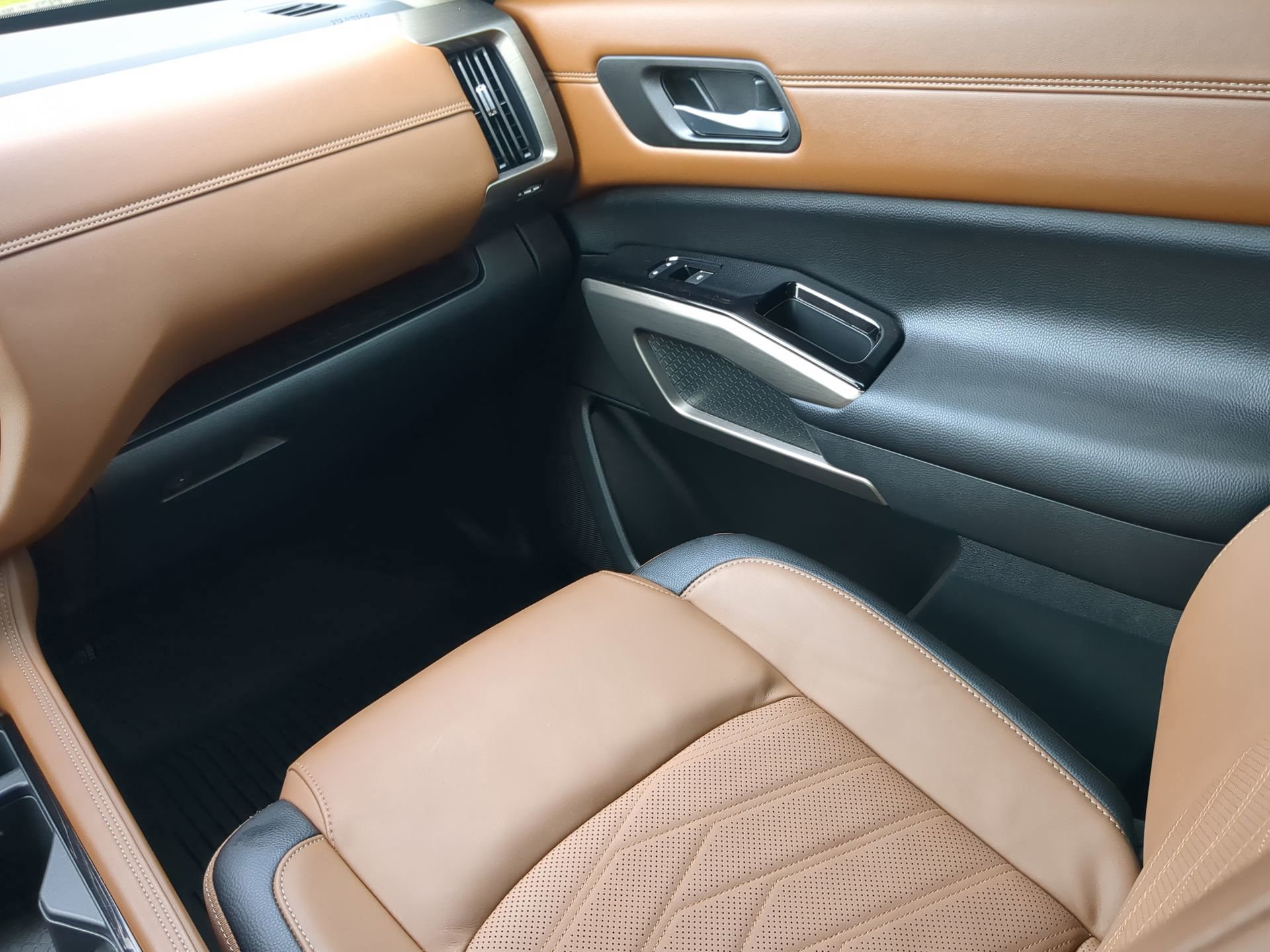 Used 2024 Nissan Pathfinder Platinum image 45