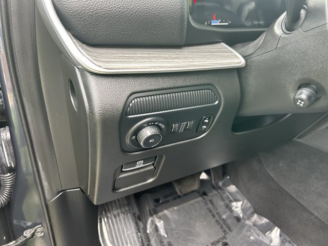 Used 2024 Jeep Wagoneer L Series II w/ Flexible Seating Group AWD/4WD image 11