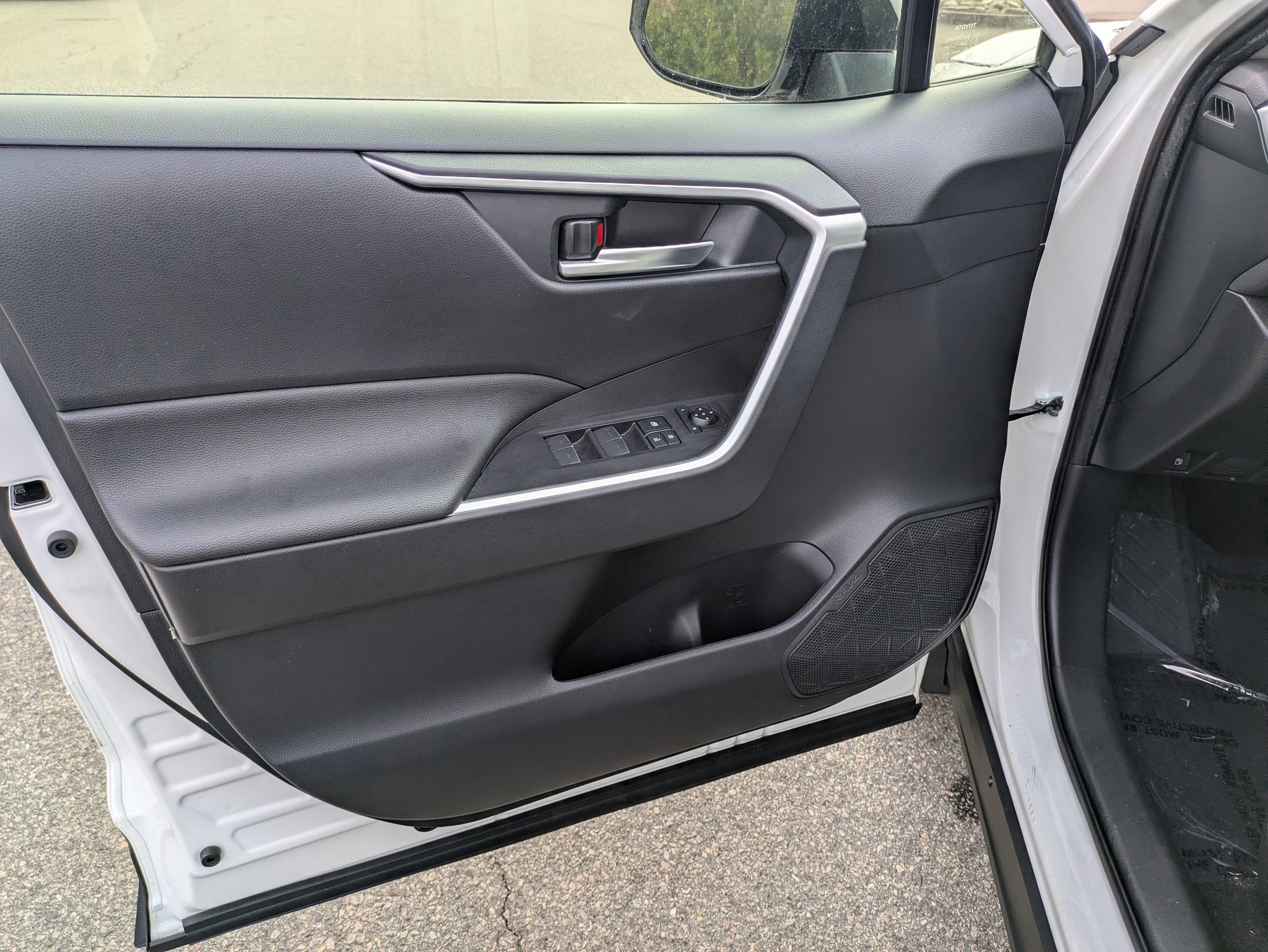 Used 2024 Toyota RAV4 XLE image 12