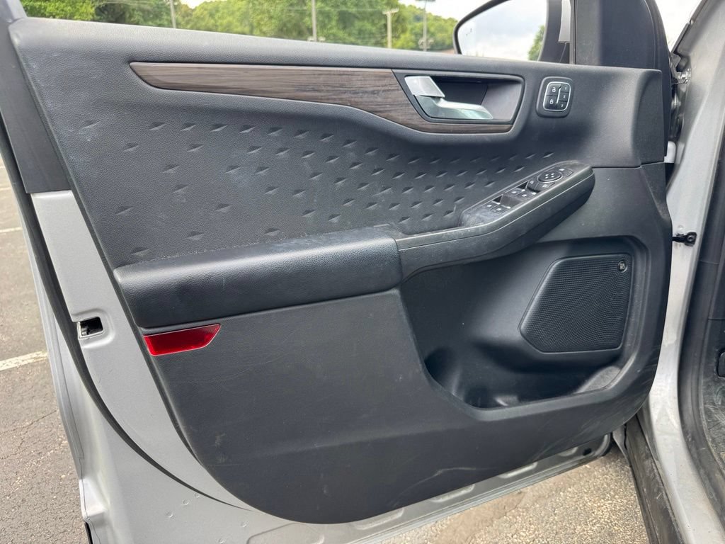 Certified 2020 Ford Escape Titanium AWD/4WD image 13