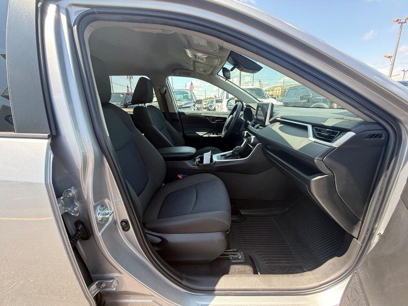 Used 2023 Toyota RAV4 LE AWD/4WD image 13