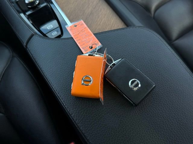 Used 2022 Volvo XC90 T6 Momentum w/ Climate Package image 17