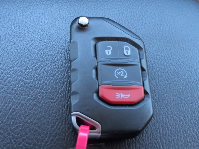 Used 2025 Jeep Gladiator Rubicon AWD/4WD image 38