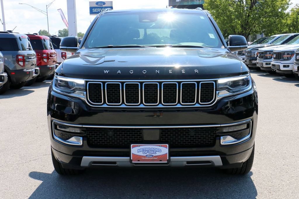 Used 2024 Jeep Wagoneer L Series II w/ Flexible Seating Group AWD/4WD image 3
