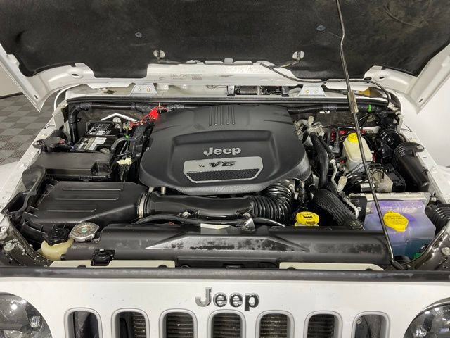 Used 2018 Jeep Wrangler Unlimited Sahara w/ Connectivity Group image 9