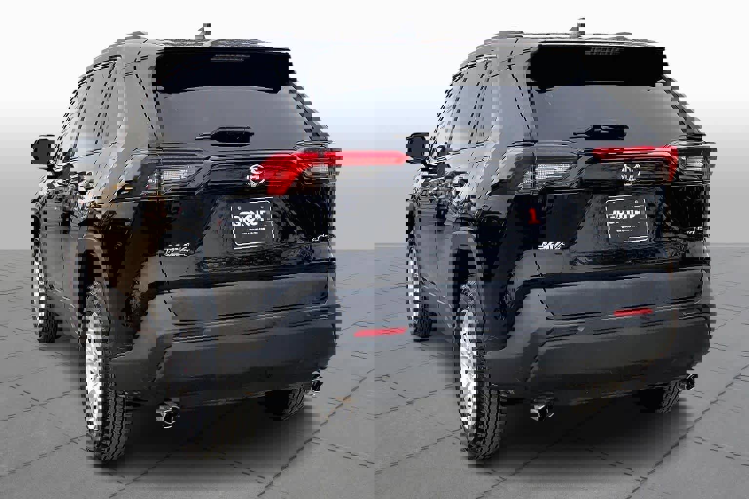 Used 2020 Toyota RAV4 XLE image 4