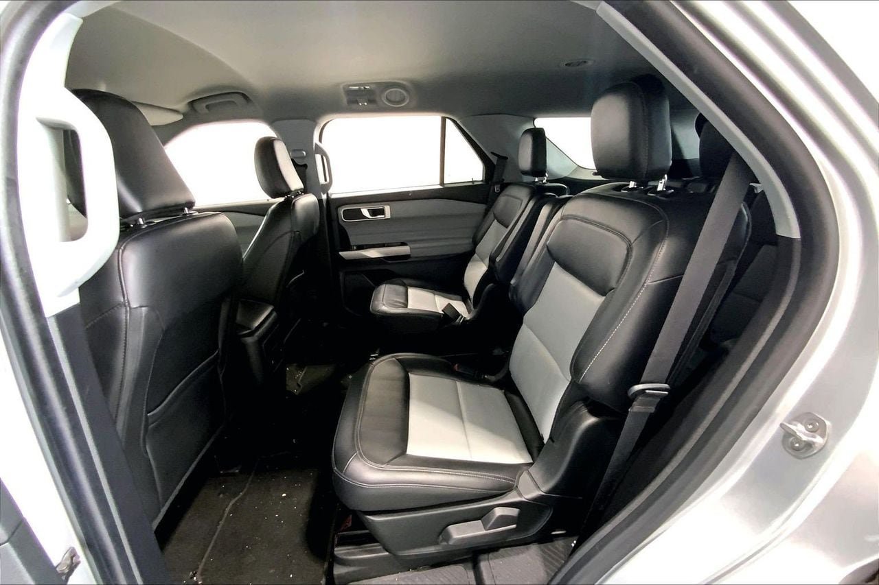 Certified 2022 Ford Explorer XLT w/ Equipment Group 202A RWD image 24