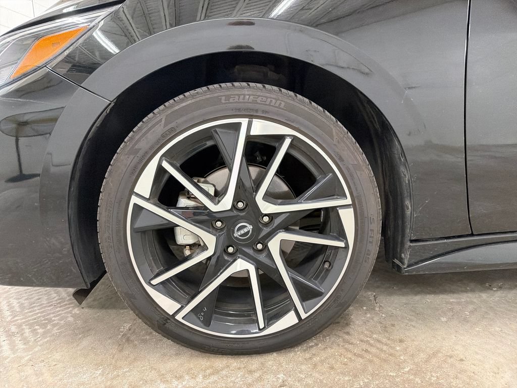 Used 2025 Nissan Sentra SR FWD image 13