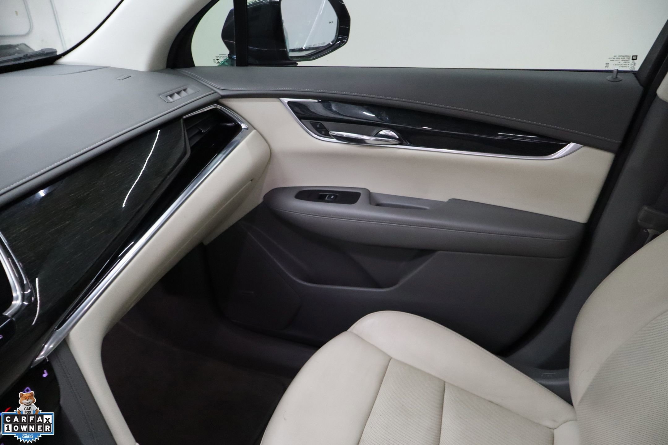 Used 2021 Cadillac XT6 Premium Luxury w/ LPO, Floor Liner Package image 22